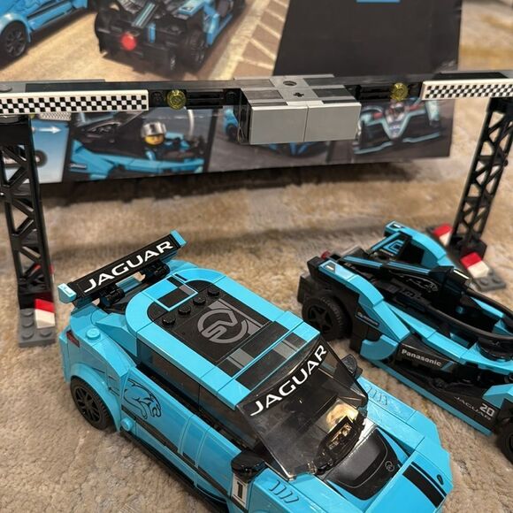 Lego Speed Champions Jaguar Formula E Set used complete with manuals - Picture 6 of 7
